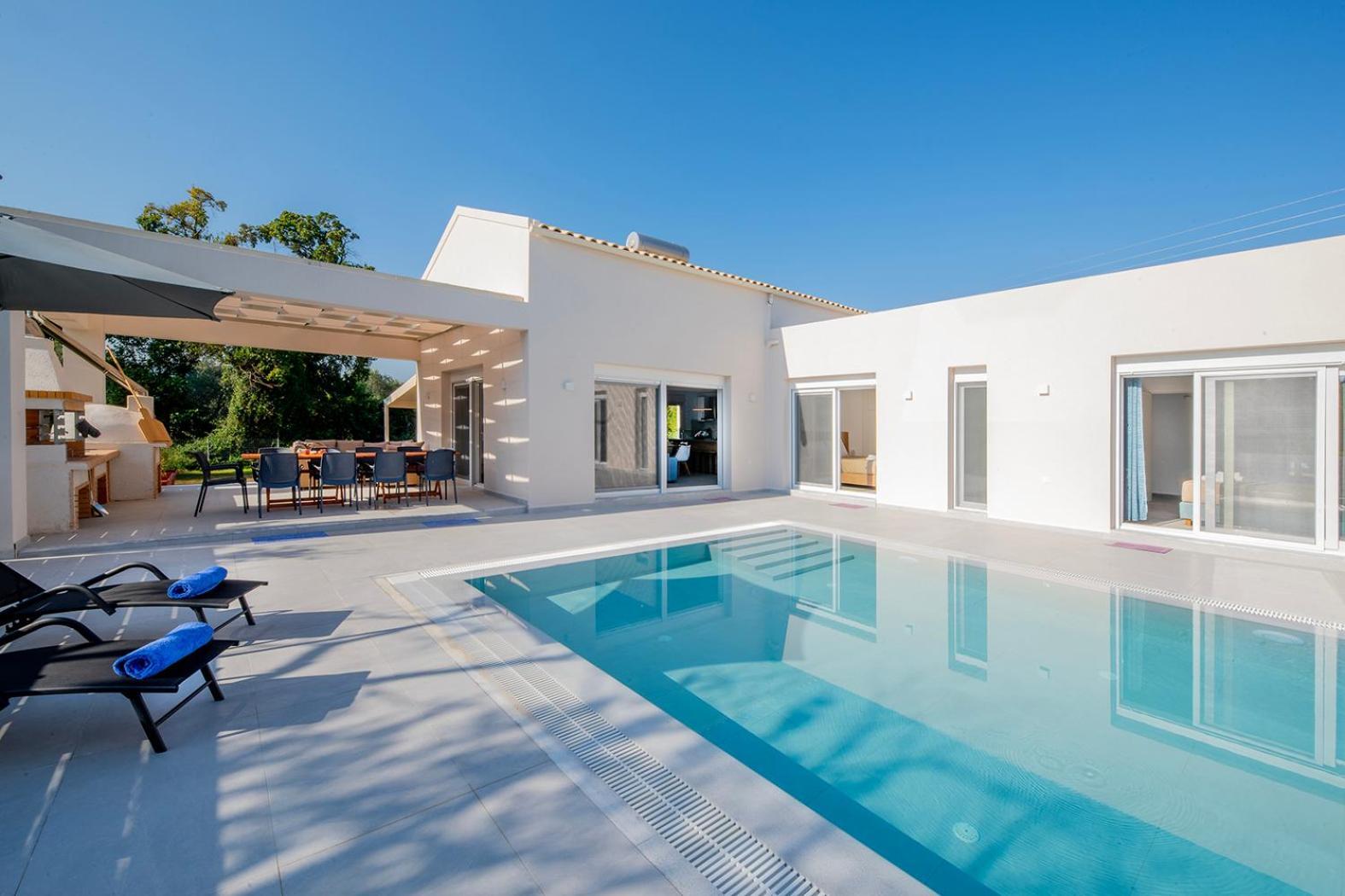 Villa Ami, Roda, Corfu: 10 Guests, Heated Pool, Private Mini Golf, Pool Table & More!! Exterior photo